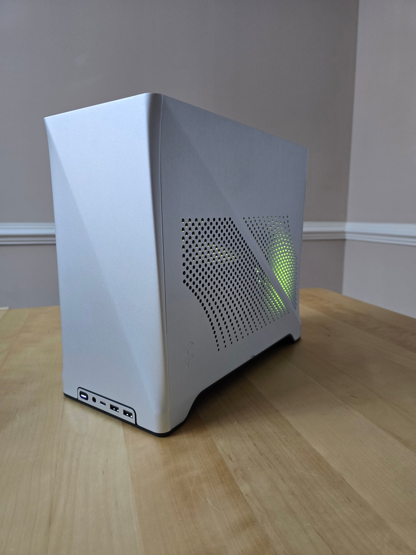 1440p Compact "Silver Wyvern X3D" | Chews through Esports and AAA Games | Nvidia RTX 4070 Super $2349.00